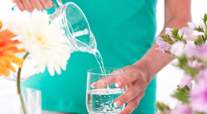 How to Drink More Water Each Day: 5 Simple Tips